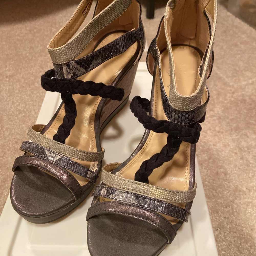 Elegant Black and Tan Wedge Sandals